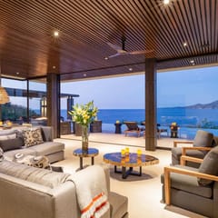 Exquisite Oceanfront Villa with 5 bedrooms