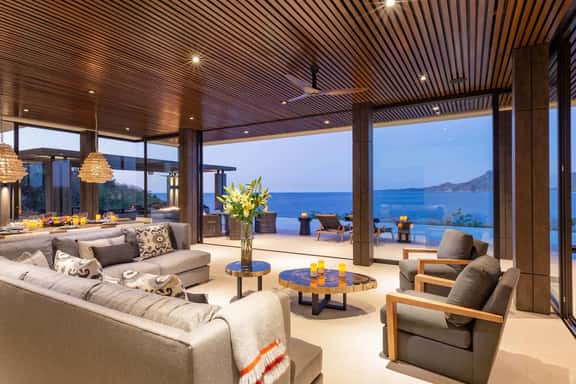 Exquisite Oceanfront Villa with 5 bedrooms - Image 1